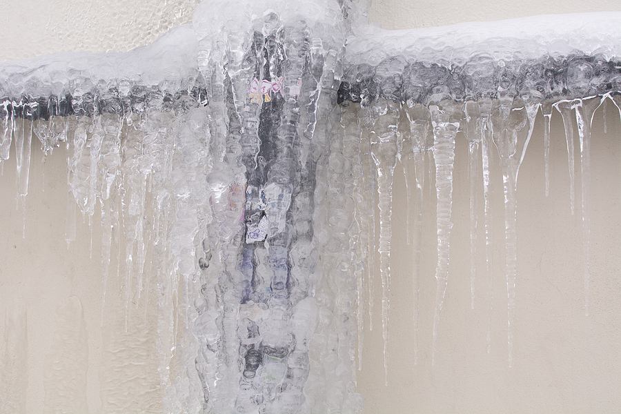 How to Prevent Frozen Pipes From Bursting