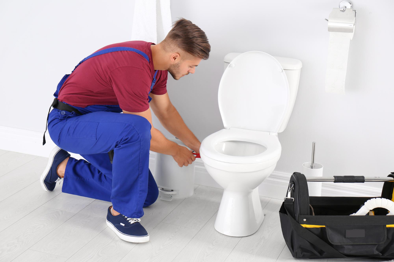 How to Drain a Clogged Toilet